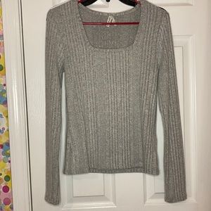 Adorable long sleeve light sweater